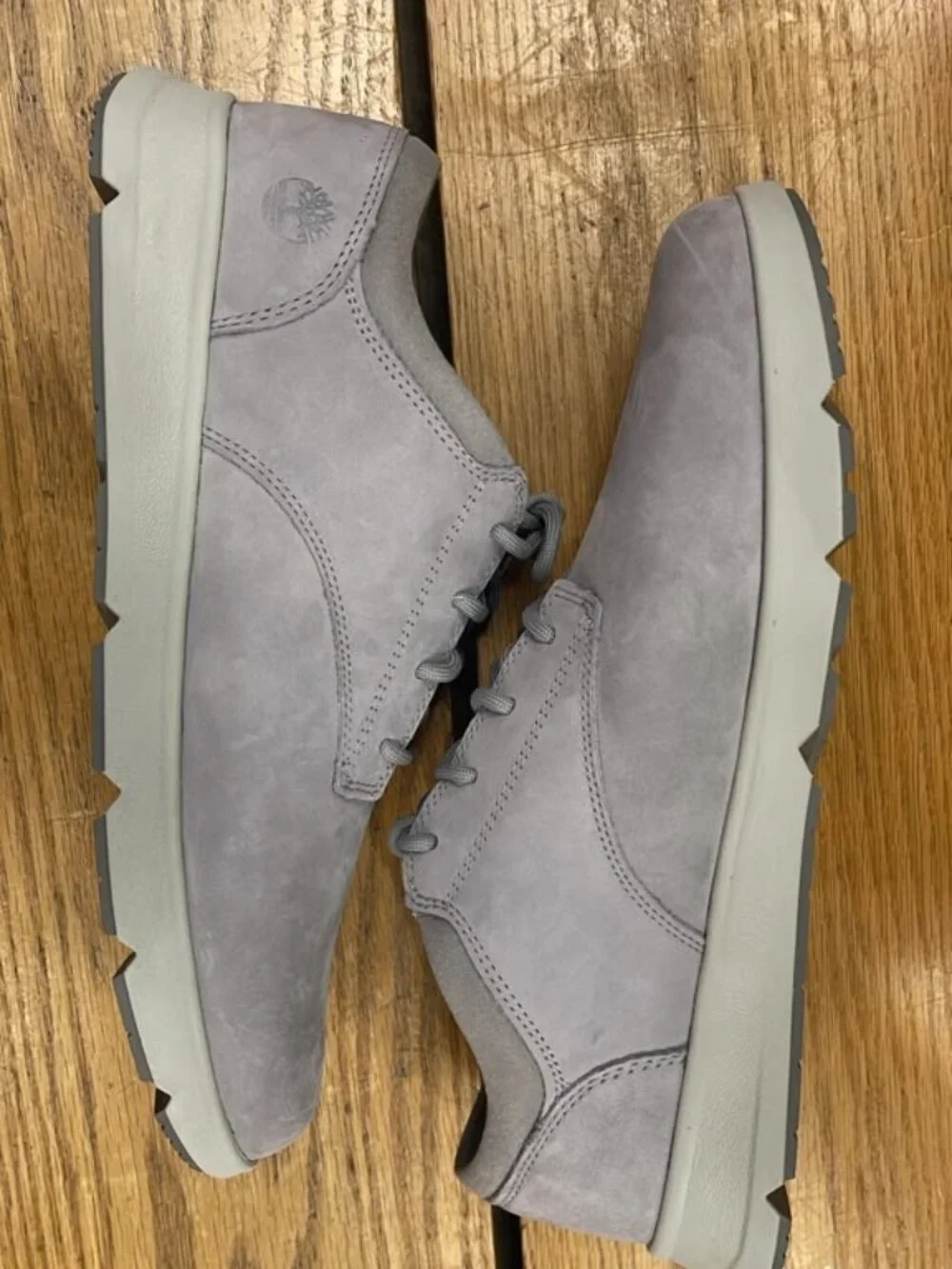 TIMBERLAND MEN'S PARKER STREET LOW LACE SNEAKER LIGHT GREY NUBUCK A6C8E-EM0